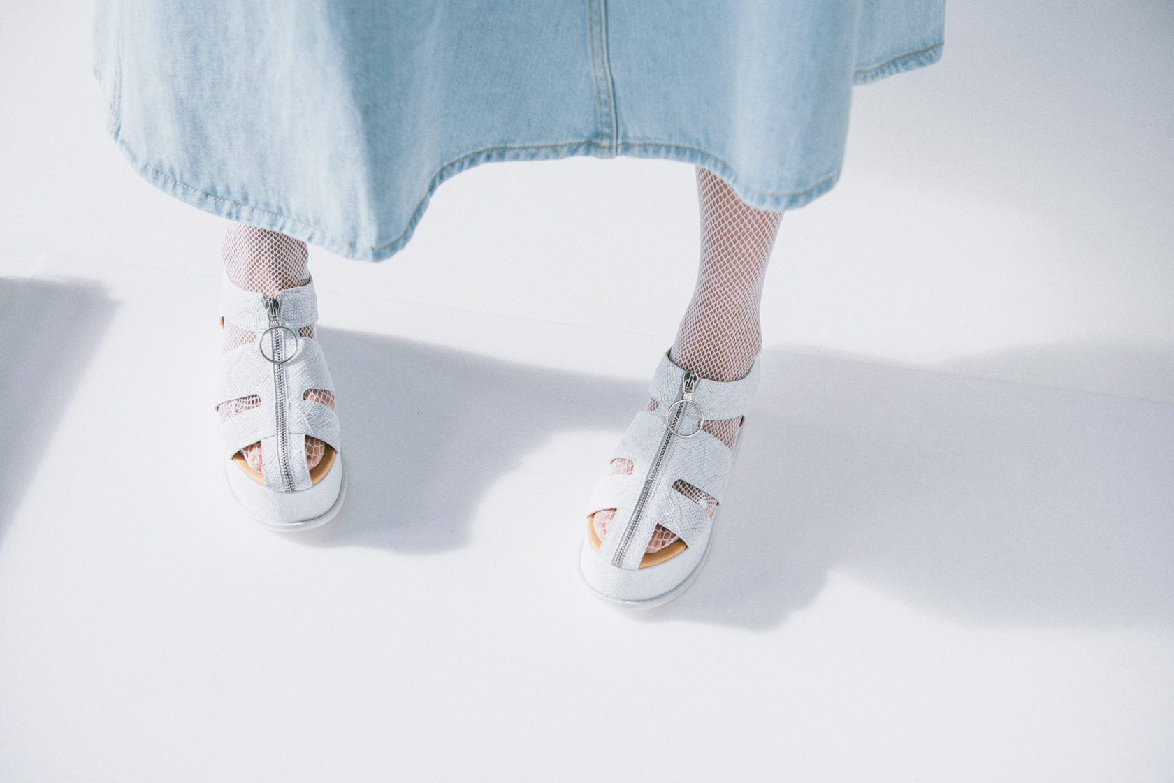 пола Acne Studios и обувки MM6 Maison Margiela от Plus Zero Concept Store