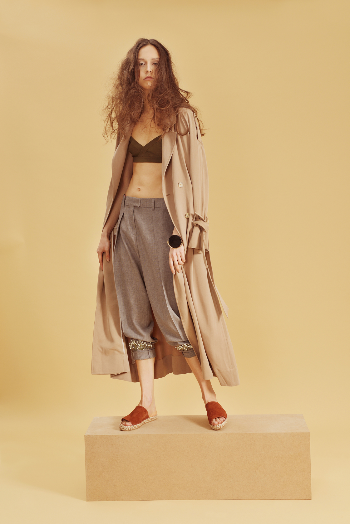 панталон Max Mara, бански, тренч и обувки H&M, гривна Marni от Plus Zero Concept Store