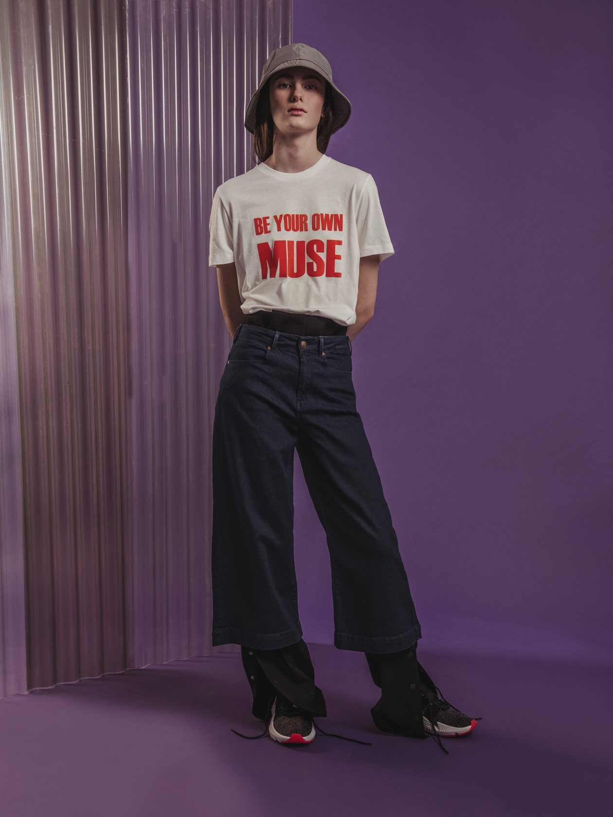тениска By Malene Birger от Plus Zero Concept Store, дънки Scotch & Soda от Collective, панталон Hugo Boss от Collective, маратонки adidas, шапка Parfois