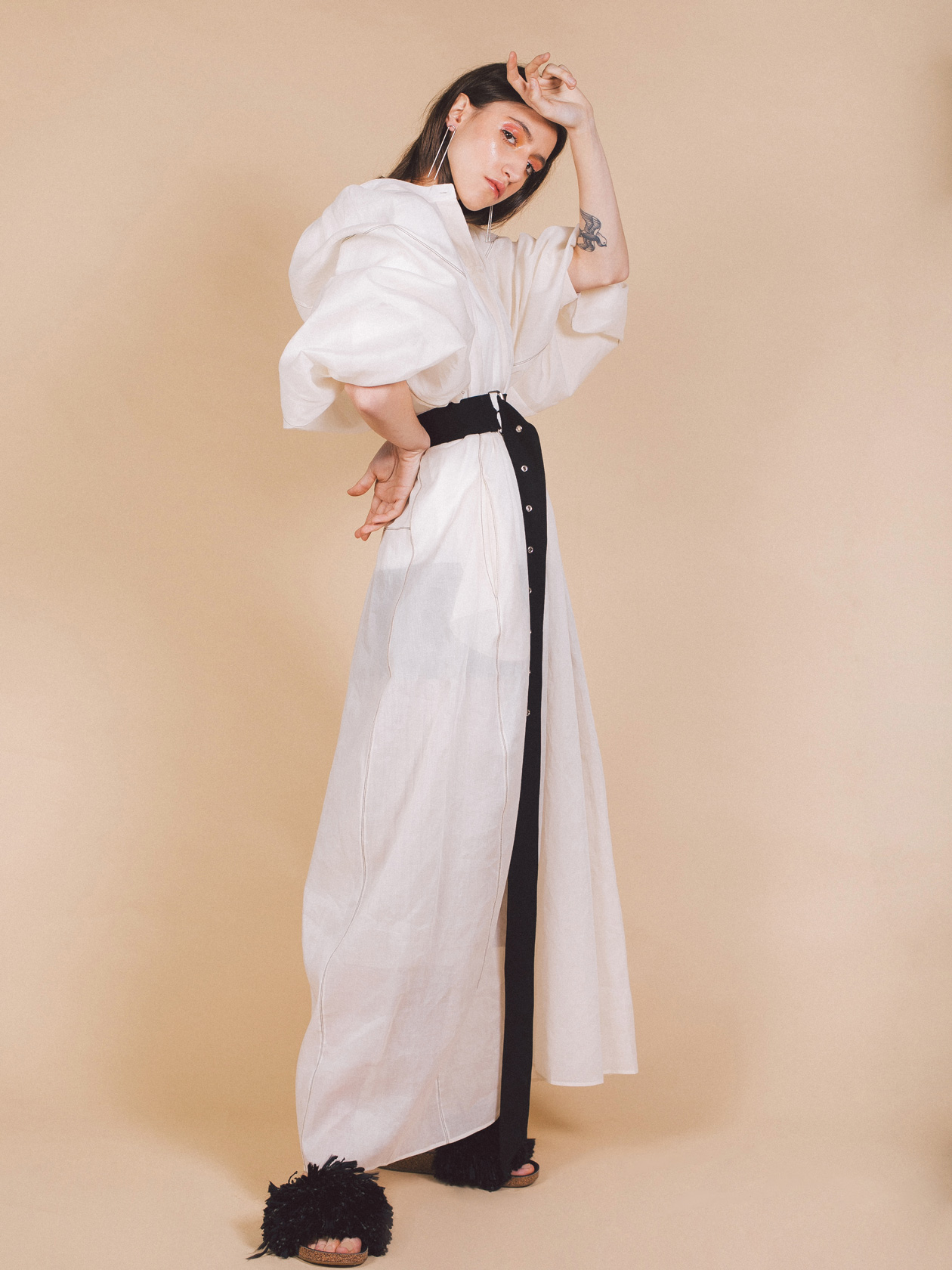 рокля Jil Sander, belt H&M, чехли UGG, обици Element store sofia