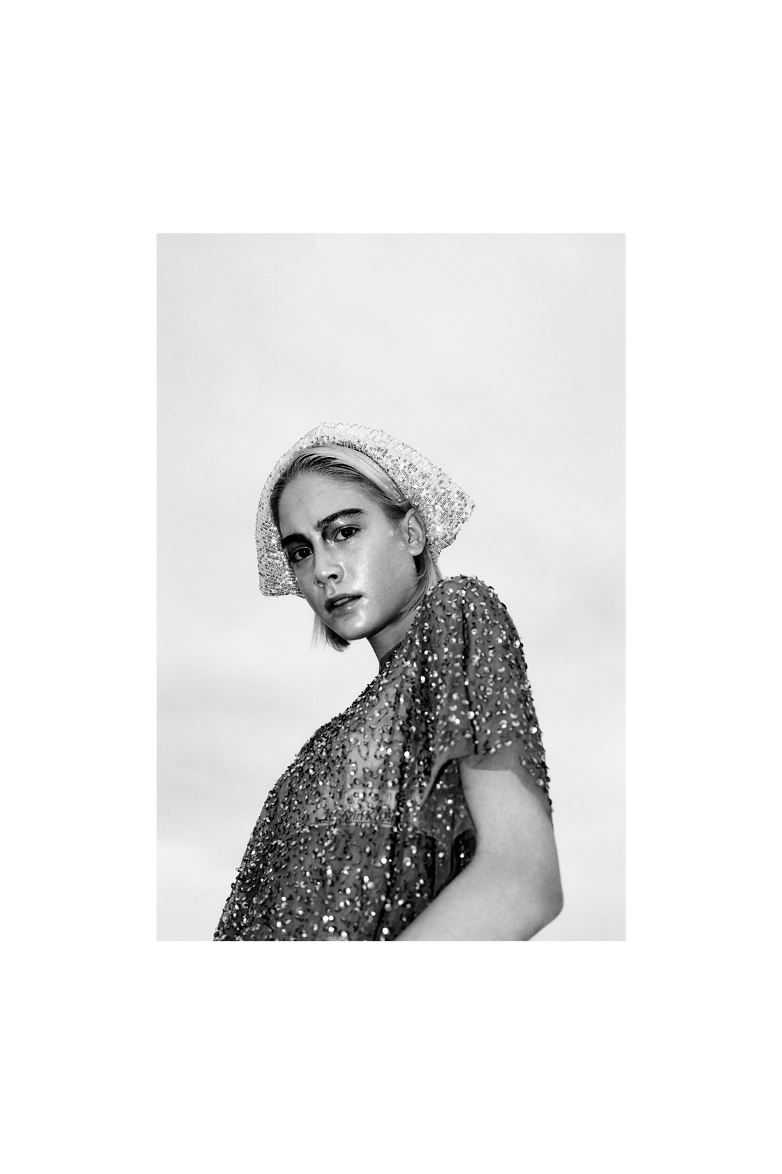 Блуза NÜ, бюстие Calvin Klein и топ като диадема Imperial от Collective