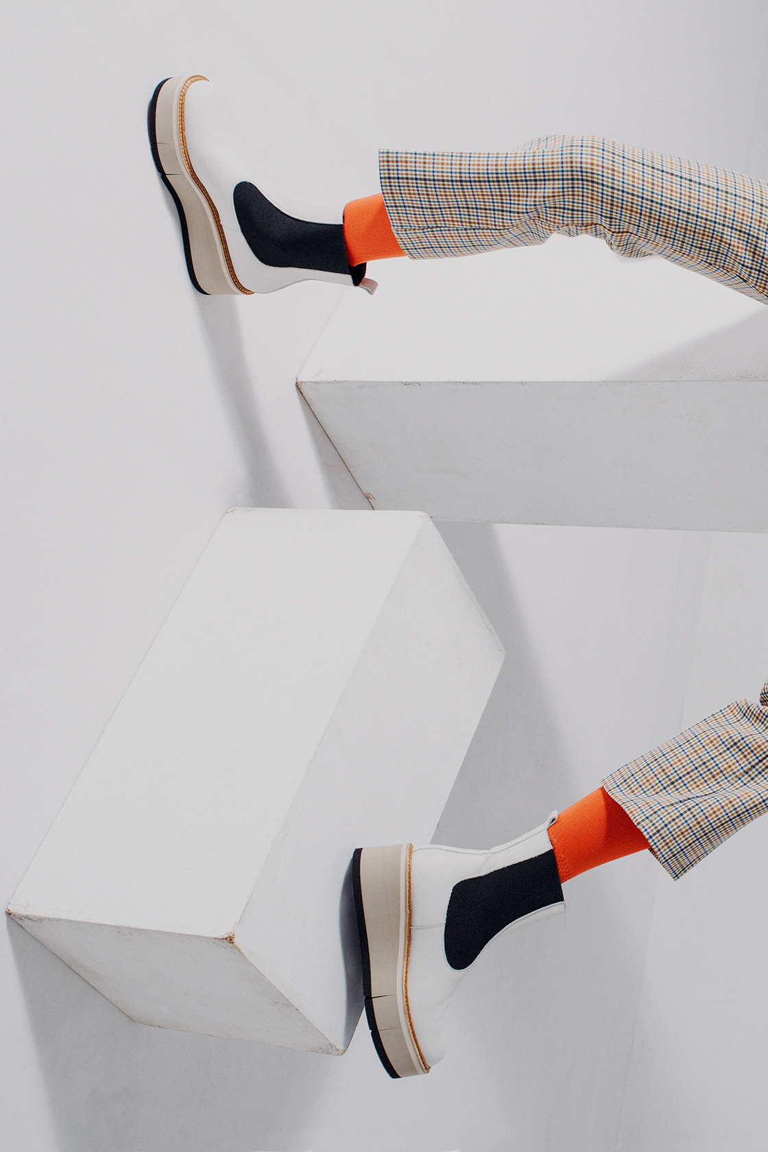 панталон Hugo Boss от Collective,  чорапи  Simeon Atanasov, обувки  Paloma Barcelo от Collective