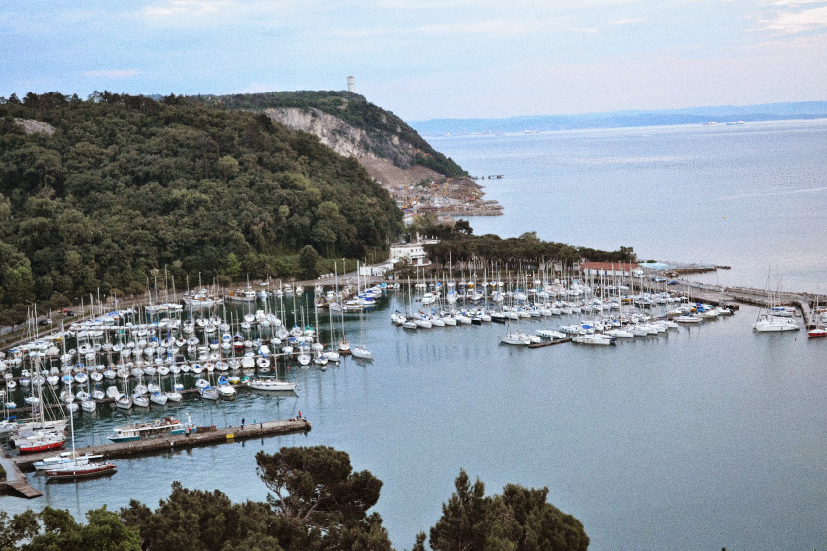 Castle-Miramare_View-to-Yacht-Harbour_Triest